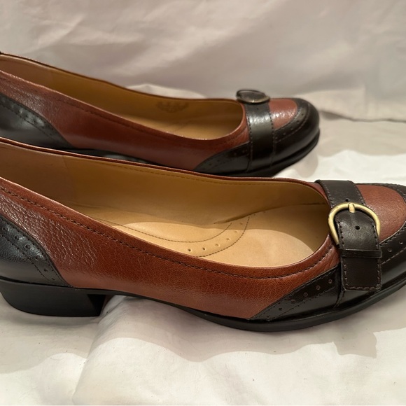 Naturalizer brown on brown wingtip style pump - Picture 3 of 7